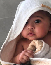 Laden Sie das Bild in den Galerie-Viewer, Cuddledry | Freihändiges Babyhandtuch | Beige